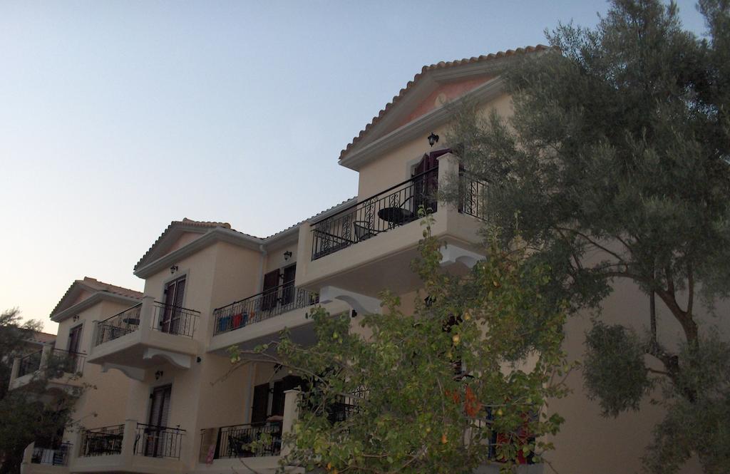 Mikros Gialos Apartments Exterior photo